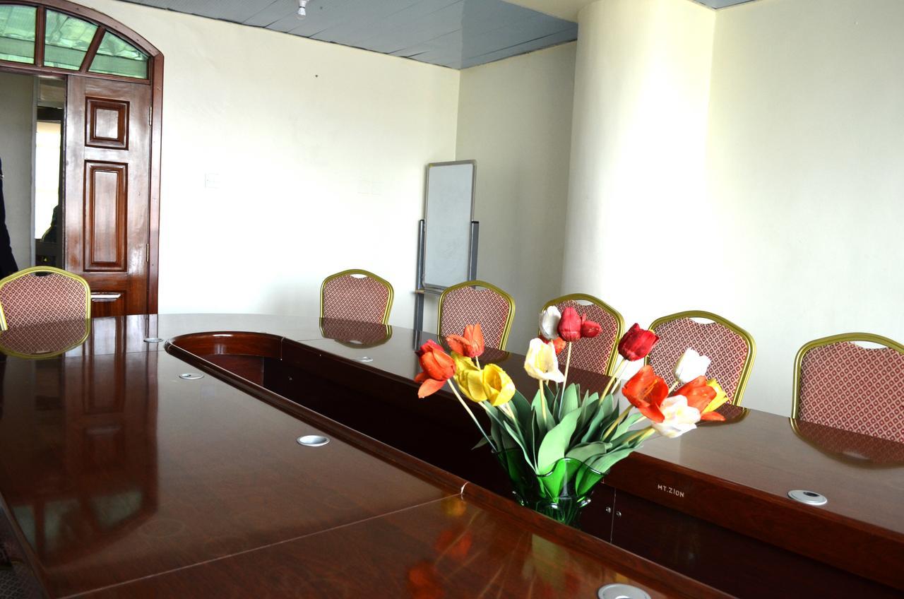Mt. Zion Hotel คัมพาลา ภายนอก รูปภาพ