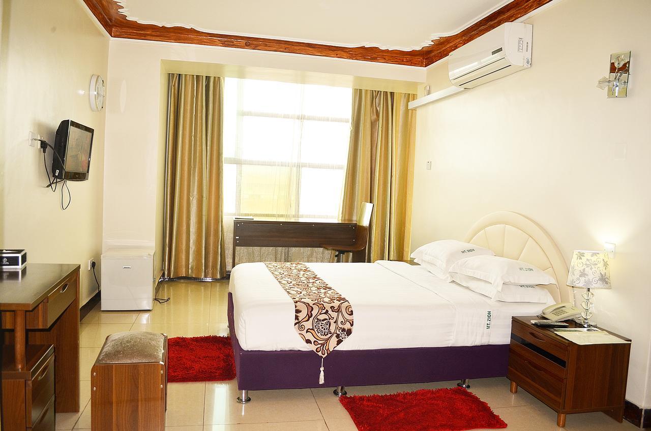 Mt. Zion Hotel คัมพาลา ภายนอก รูปภาพ