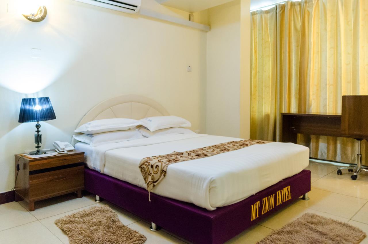 Mt. Zion Hotel คัมพาลา ภายนอก รูปภาพ