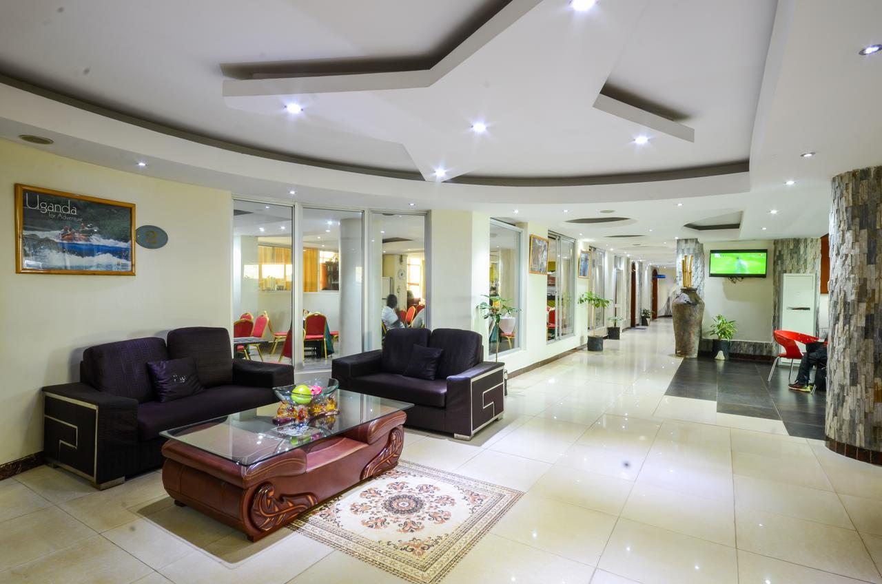 Mt. Zion Hotel คัมพาลา ภายนอก รูปภาพ