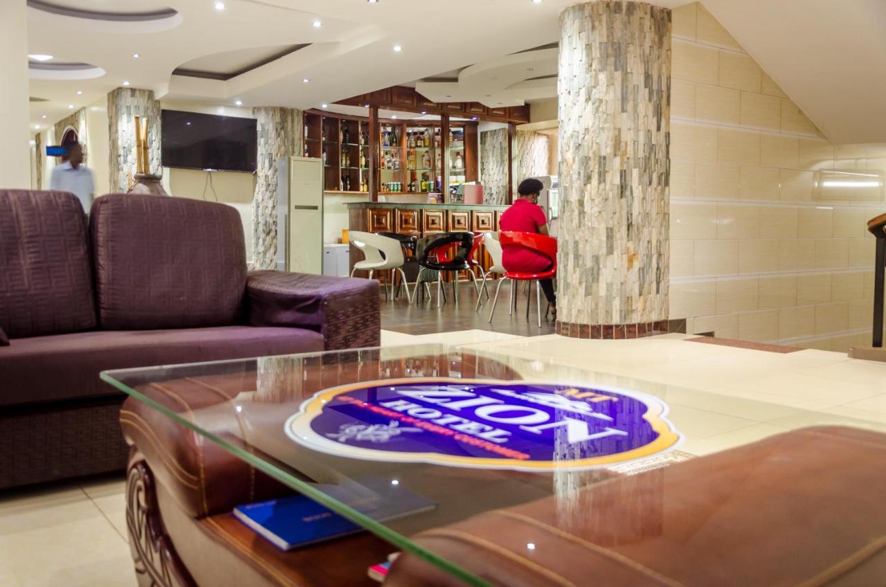 Mt. Zion Hotel คัมพาลา ภายนอก รูปภาพ