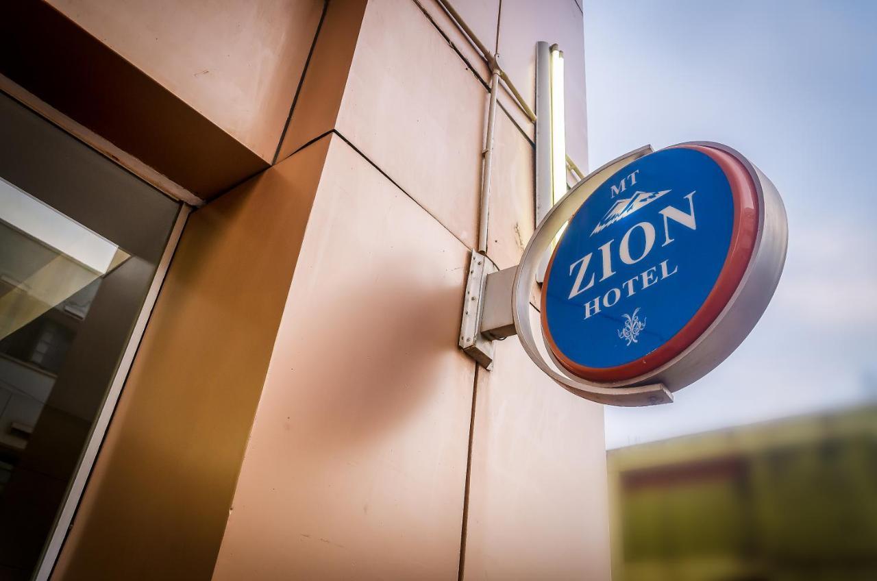 Mt. Zion Hotel คัมพาลา ภายนอก รูปภาพ