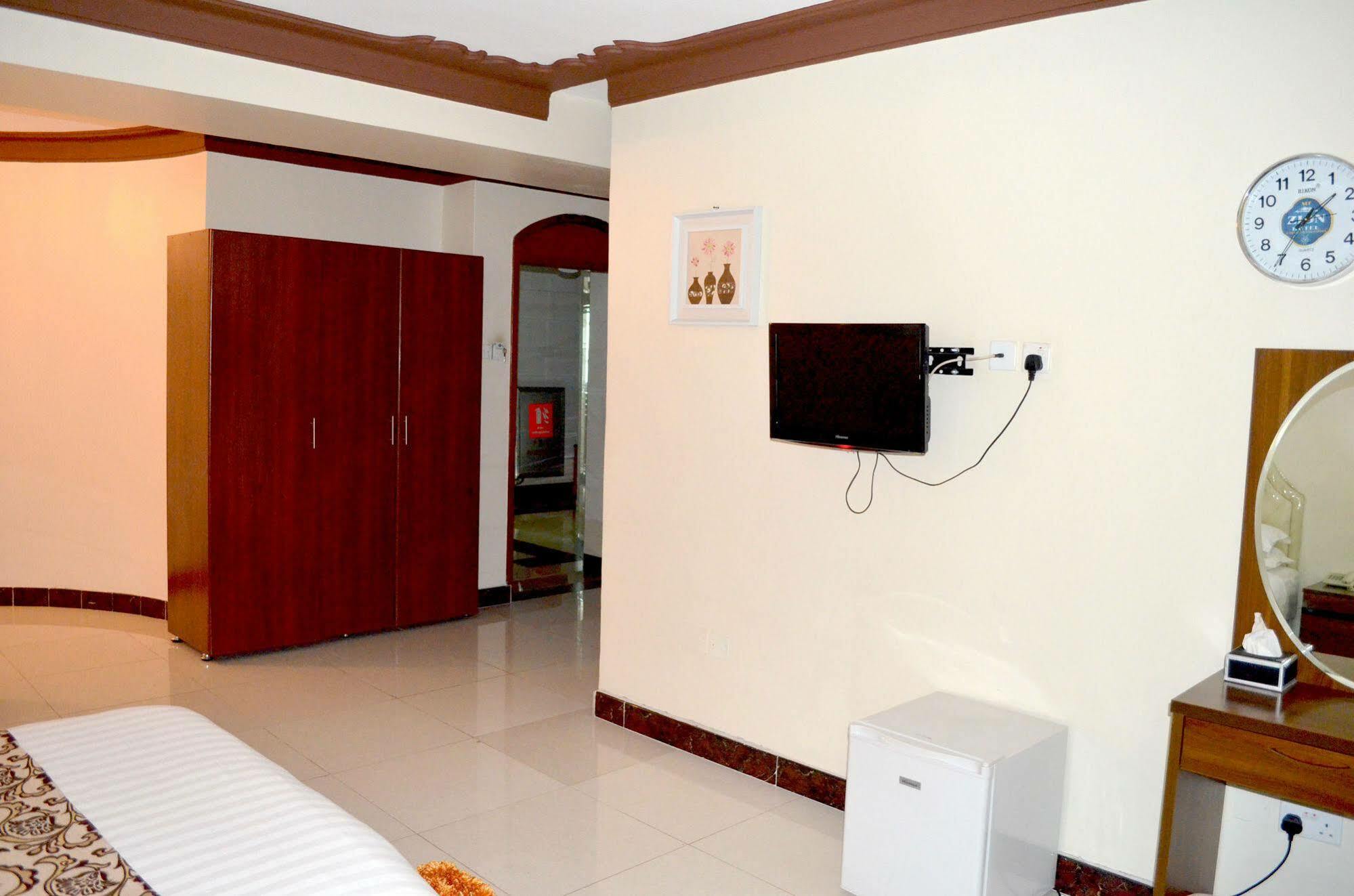 Mt. Zion Hotel คัมพาลา ภายนอก รูปภาพ