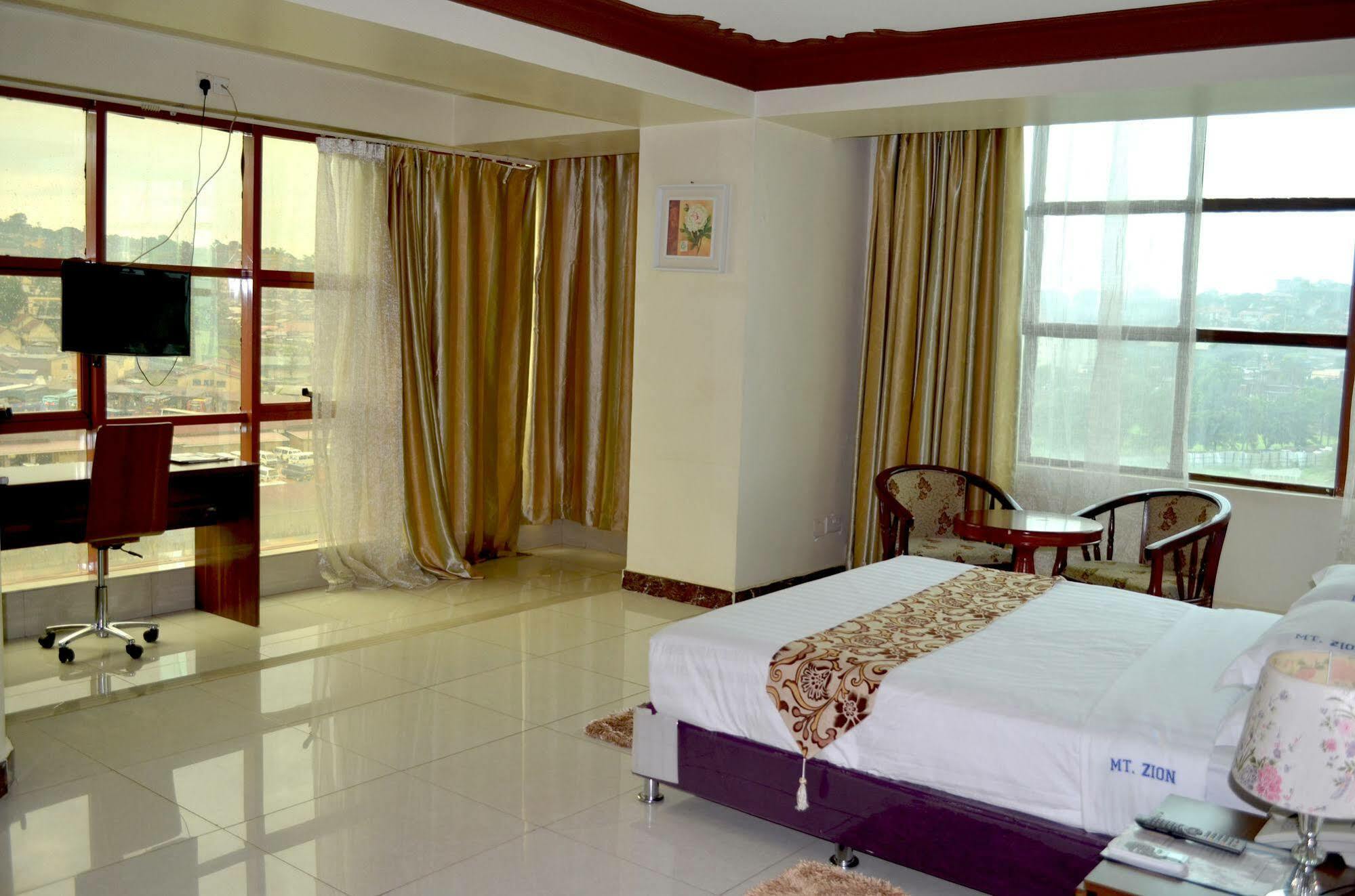 Mt. Zion Hotel คัมพาลา ภายนอก รูปภาพ