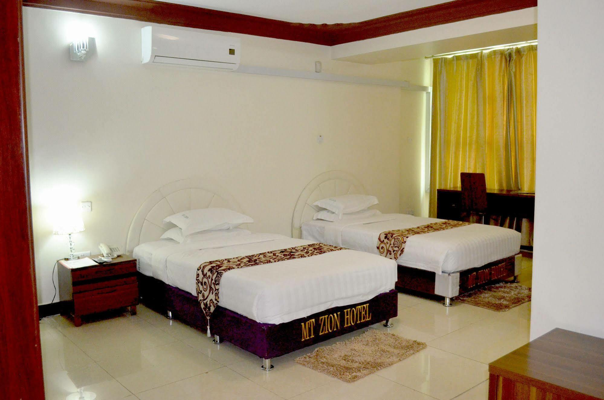 Mt. Zion Hotel คัมพาลา ภายนอก รูปภาพ