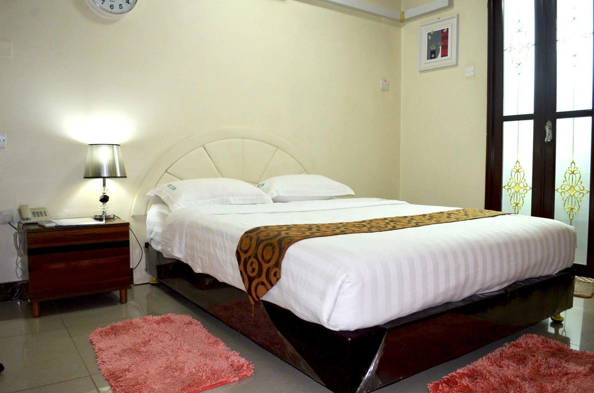Mt. Zion Hotel คัมพาลา ภายนอก รูปภาพ