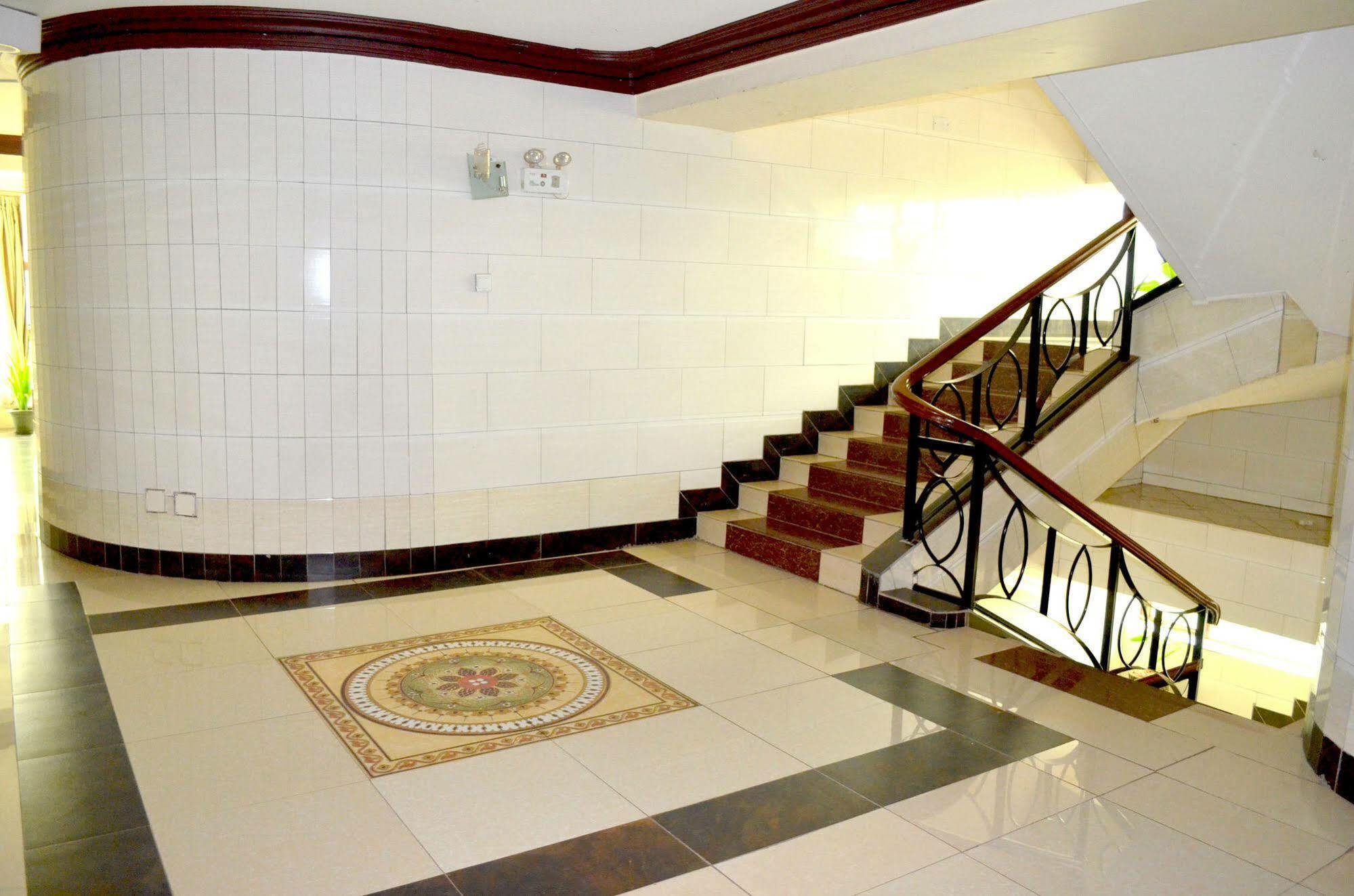 Mt. Zion Hotel คัมพาลา ภายนอก รูปภาพ