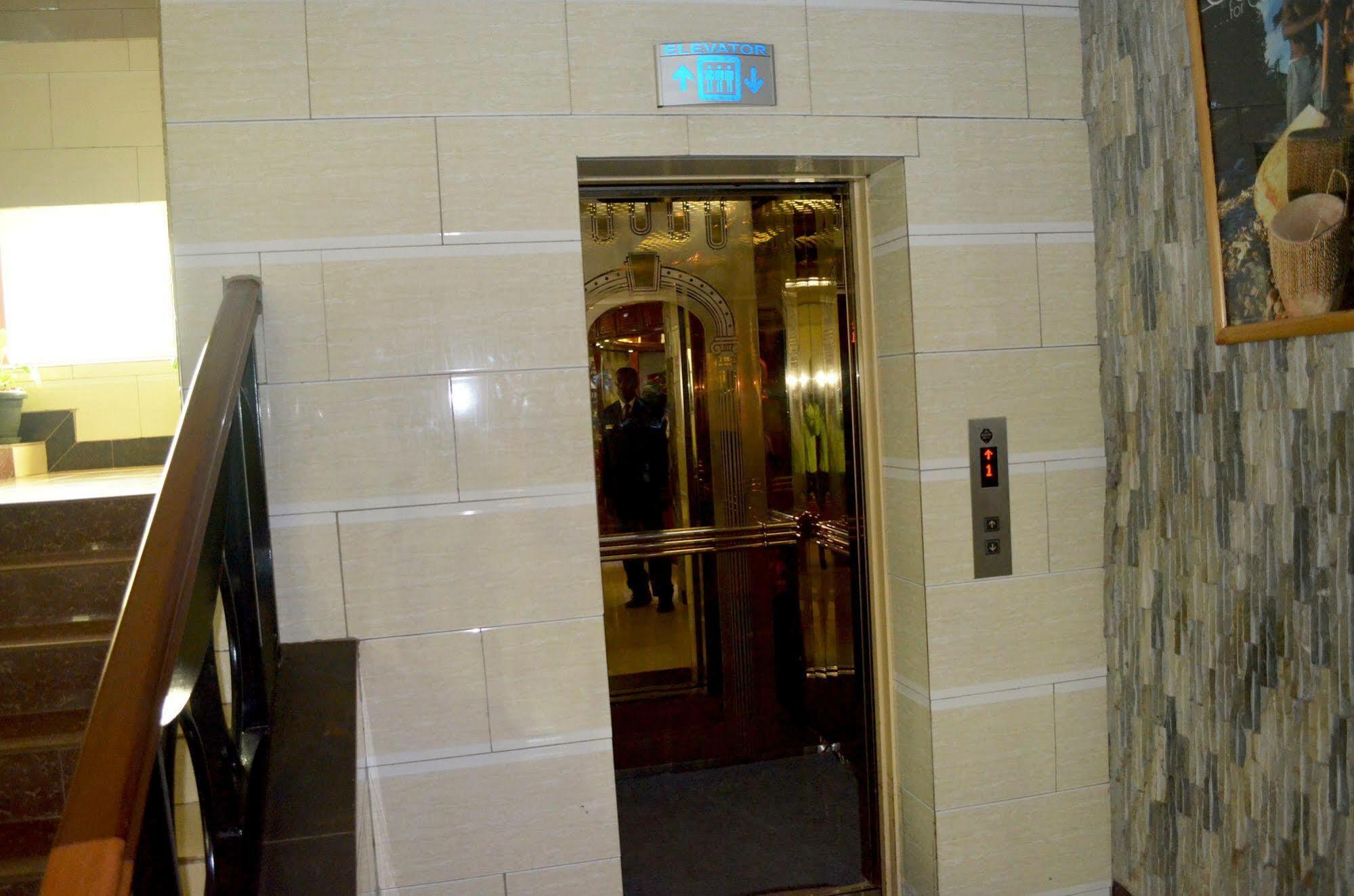 Mt. Zion Hotel คัมพาลา ภายนอก รูปภาพ