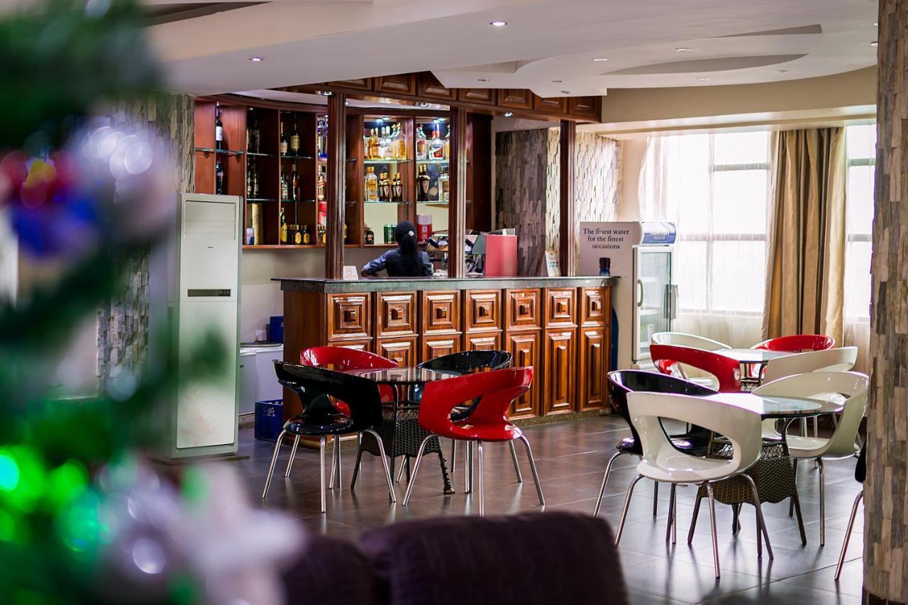 Mt. Zion Hotel คัมพาลา ภายนอก รูปภาพ